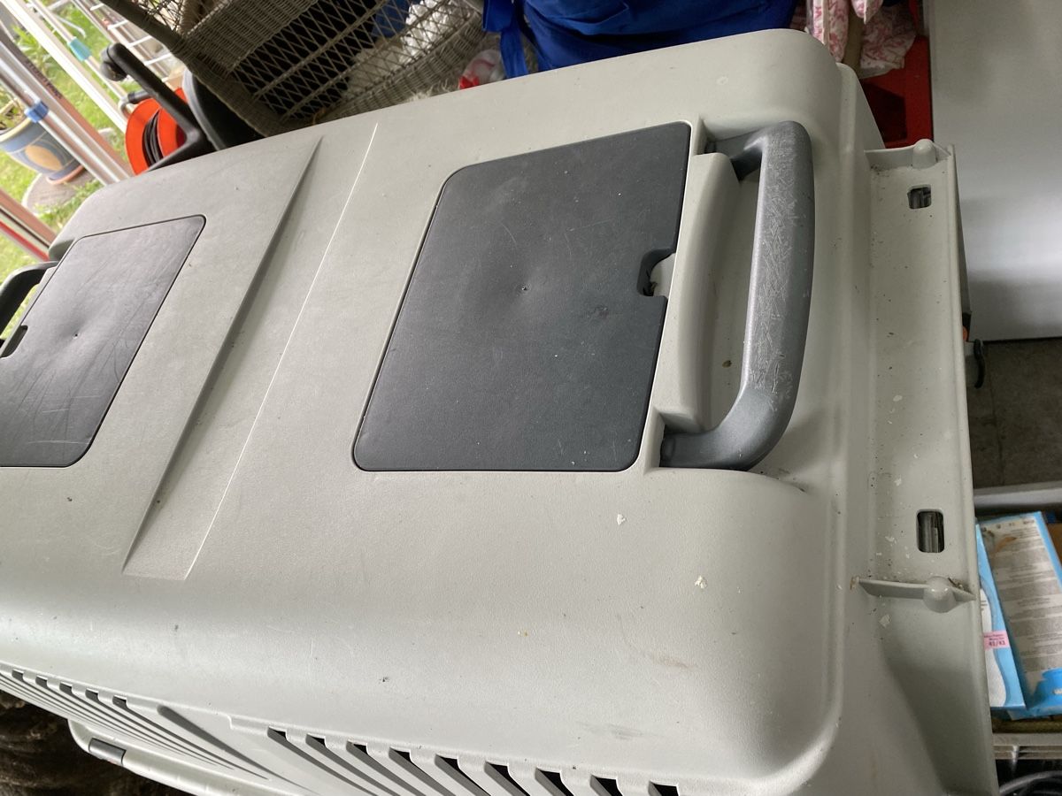 Gabbie, trasporto & Sicurezza: Hundebox Transportbox grau Grösse L  – Usato da Merligen venduto da shalimar64 3