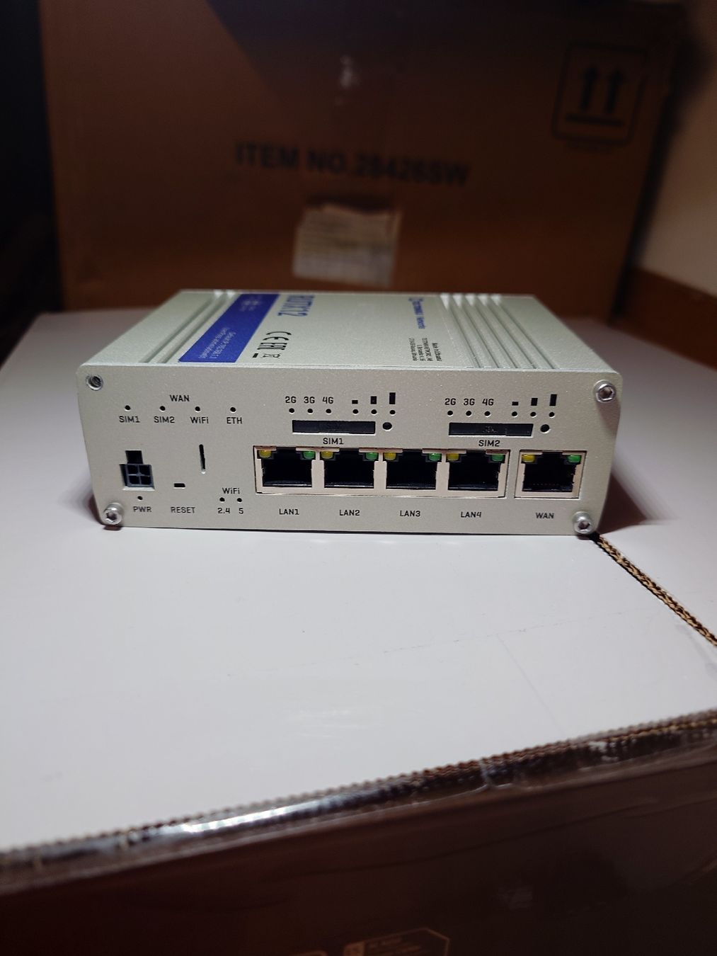 Teltonika Modems & Router: Teltonika RUTX12 - Wireless Router – Neu (gemäss Beschreibung) aus Tagelswangen von eduPro