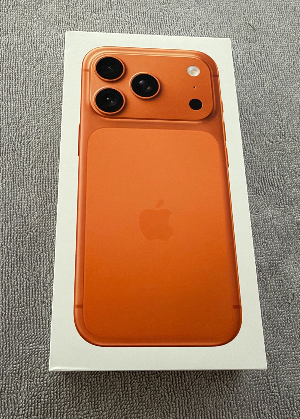 Apple Handys / Smartphones: Apple iPhone 17 Pro 256 GB, Comic orange, Case. noch neu – Neu (gemäss Beschreibung) aus Affoltern am Albis von Sspiridon