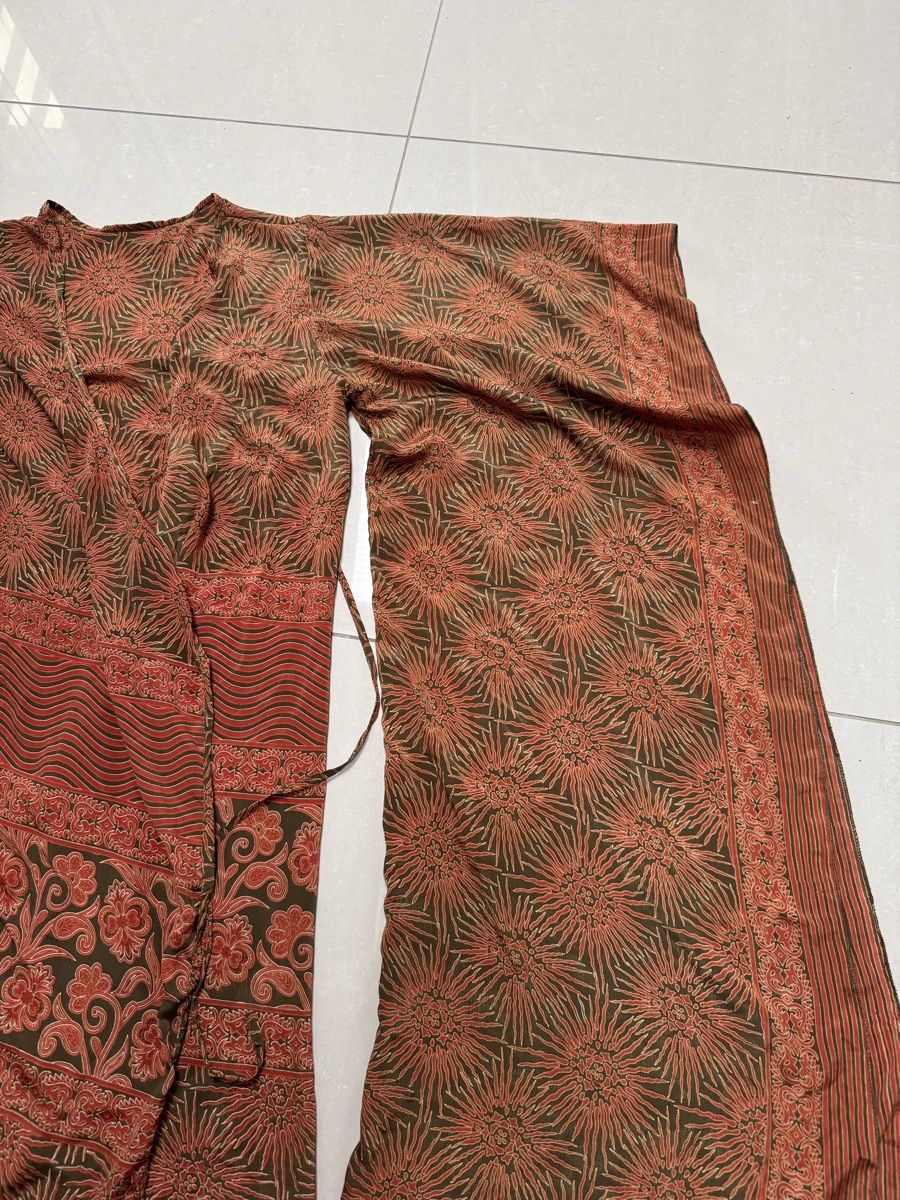 Internationale Kunst: Kimono Seide aus Indien – Gebraucht aus Wangen SZ von wakaawinhu 1