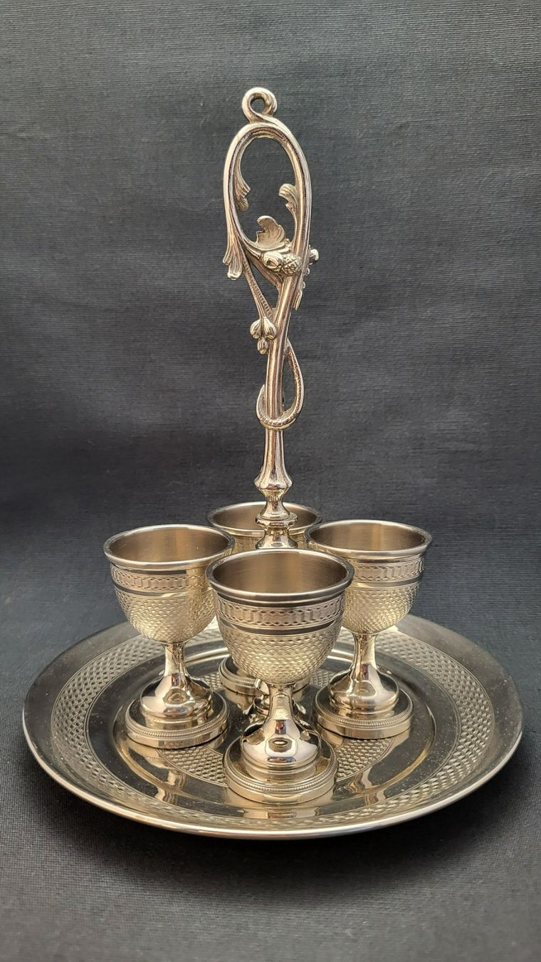 Figuren: Eicherbecher-Set mit Halter – Gebraucht aus Basel von spinne02 1