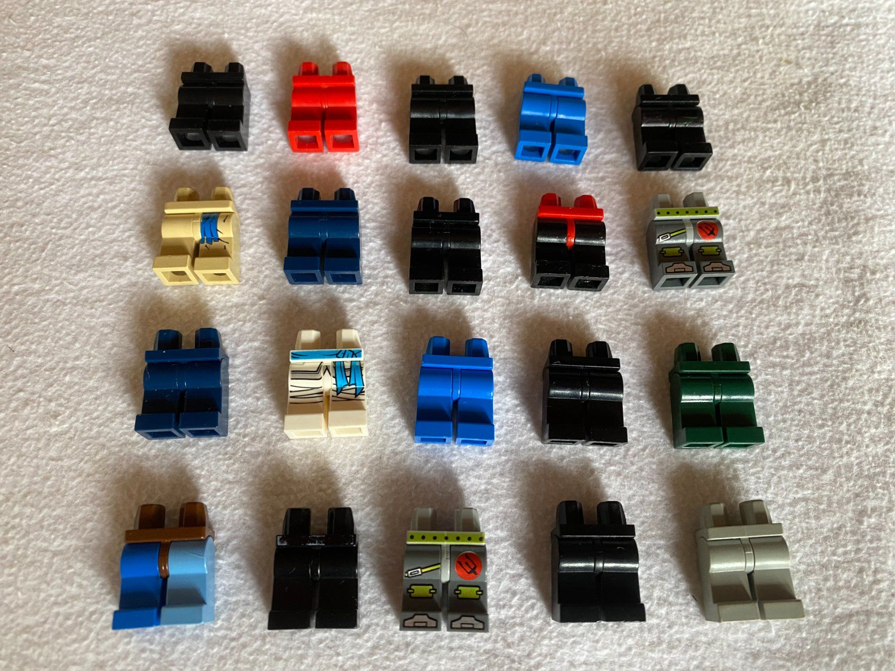 Lego Giocattoli: LEGO - 20 - FIGUREN - HOSEN – Usato da Gelterkinden venduto da ajdt4