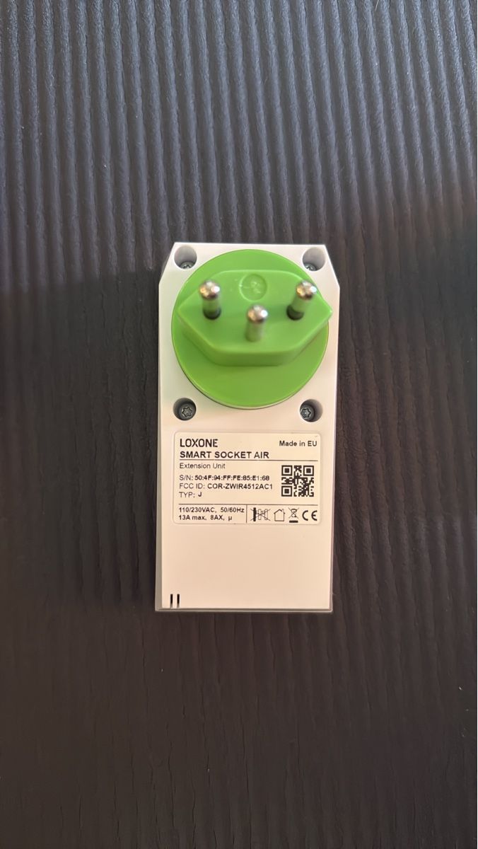 Loxone Spine: Loxone Smart Socket Air Typ J gebraucht – Usato da Baden venduto da rot_shp9 1