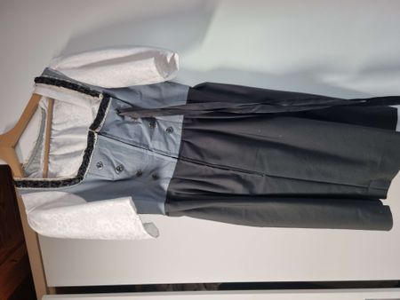 Dirndl mit Schürze blau grau weiss neuwertig