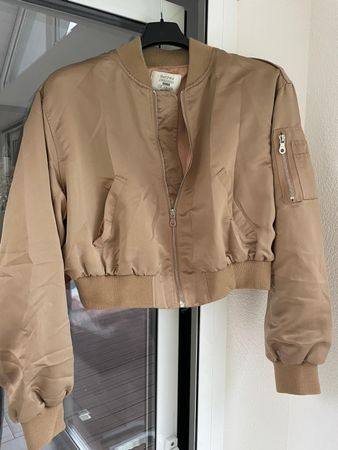 Bershka Jacke, Beige, Grösse M, für den Frühling!