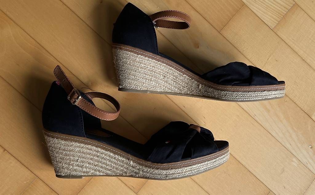 Scarpe da donna: TOMMY HILFIGER Sandalen schwarz Gr.40 – Usato da Basel venduto da Findus78 1