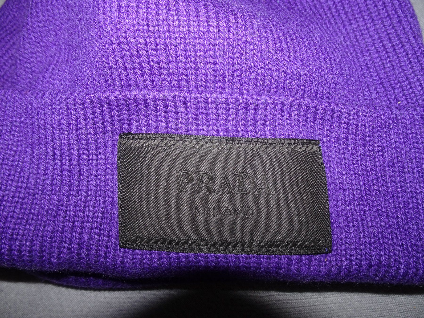 Prada Copricapi, berretti & cappellini: Prada  Mütze – Nuovo (secondo la descrizione) da Frenkendorf venduto da Sakima1 1