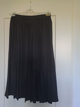 Schwarzer Faltenrock H&M Gr. 38,neuwertig, luftig für Sommer
