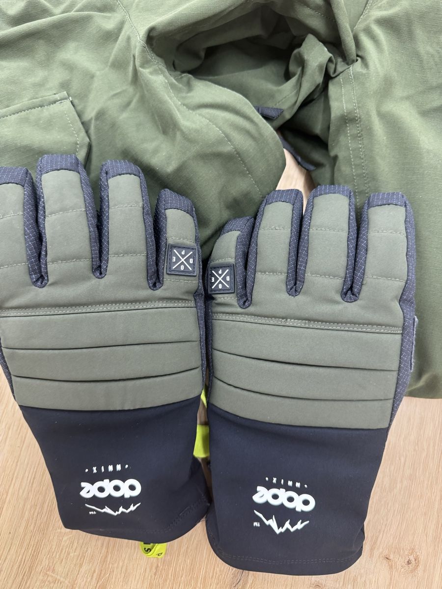 Dope Winter Set, Jacke XS, Hose XXS, Handschuhe, Top (Gebraucht) in  Bassersdorf fr CHF 200  nur Abholung auf Ricardo kaufen