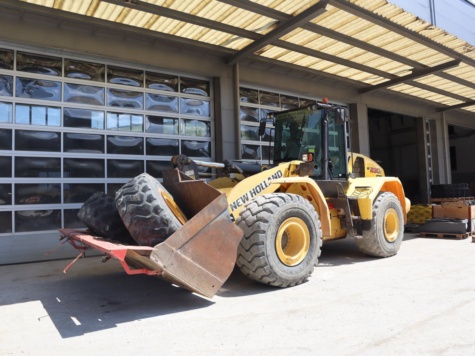 New Holland Tutte le macchine: New Holland W230C Radlader – Usato da Hasle LU venduto da Arag08 3