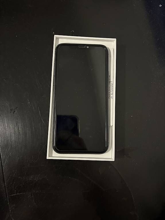 Telefoni cellulari / Smartphones: Iphone 11 Pro – Usato da Lavigny venduto da Yann.valdez 1