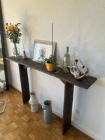 Console en bois massif couleur brun foncé bon état