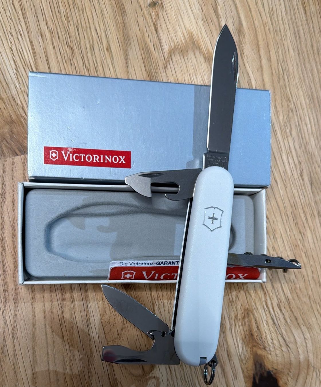 Victorinox Taschenmesser: VICTORINOX TASCHENMESSER HOWEG – Neu und originalverpackt aus Zürich von Frei-Occasionen 2
