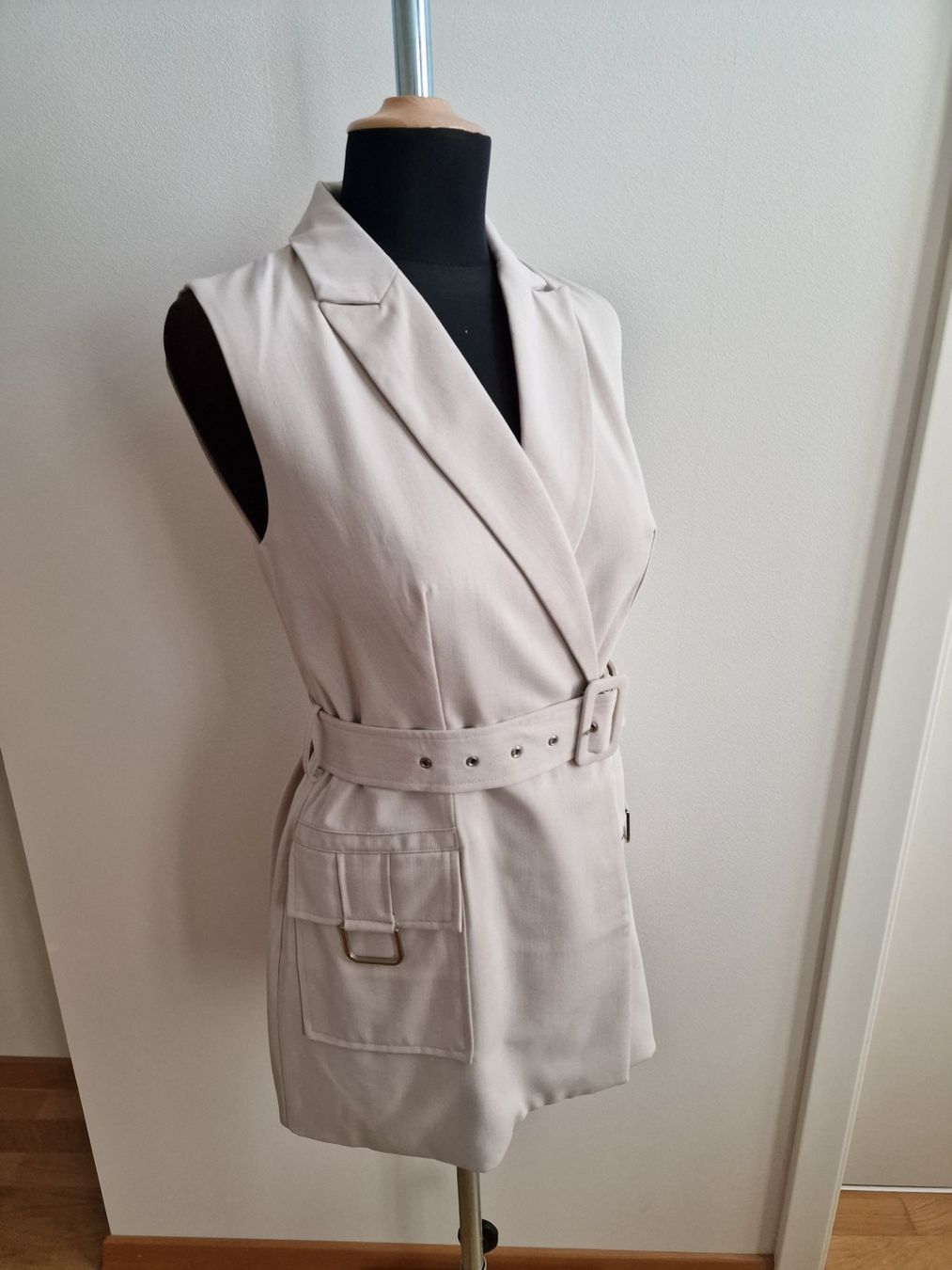 Jacken: Ärmellos Beiger Blazer – Gebraucht aus Zürich von ale_bg2x 6