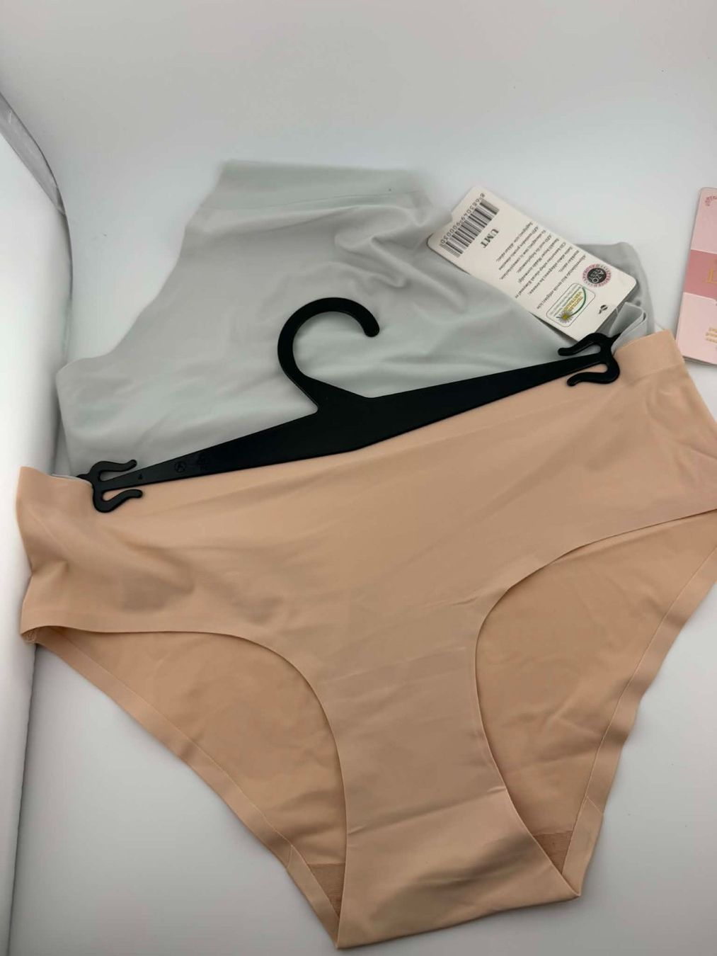 Sonstige Unterwäsche: 2er Set Damen Slips Seamless Unsichtbar  Neu M – Neu und originalverpackt aus Riehen von ann_76jw