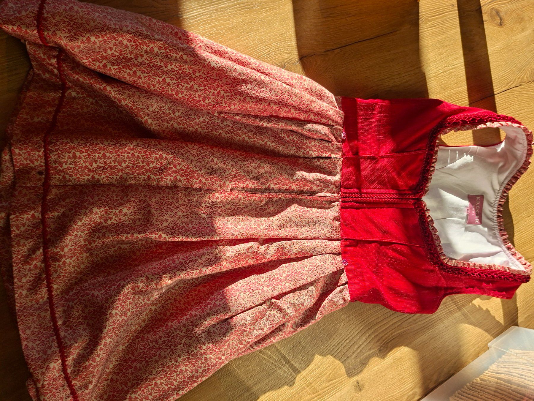 Krüger Robes: Krüger Drindl Grösse 38 – D'occasion à Uznach par Criistiina