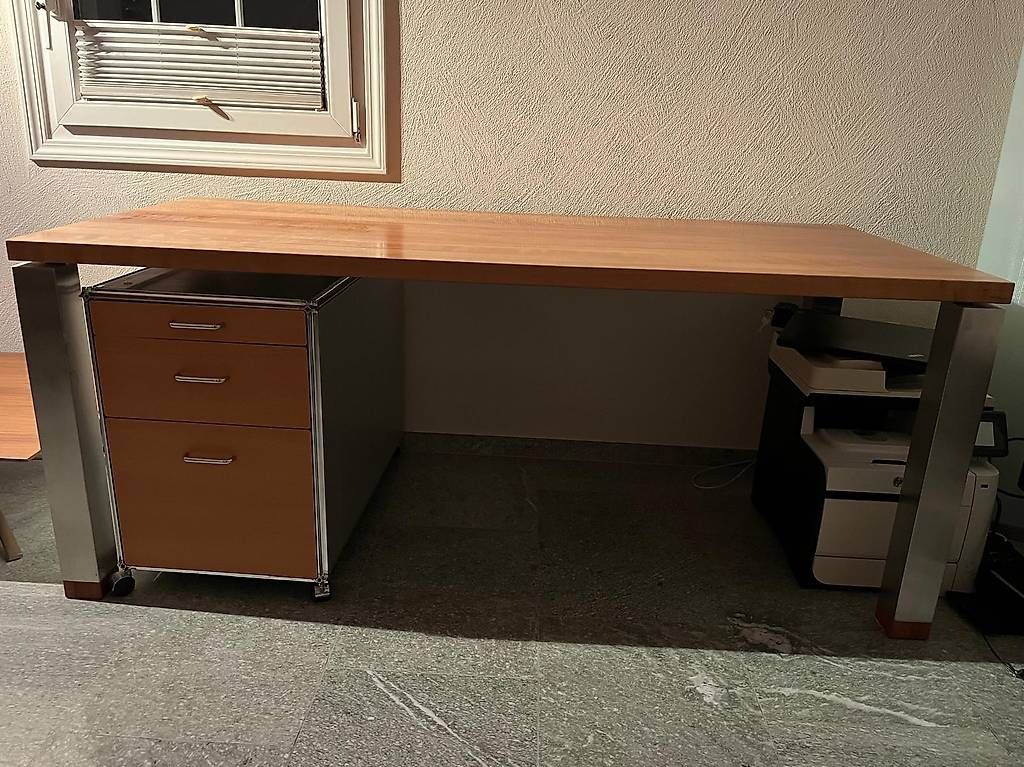 Scrivanie: Gratis Bürotisch  – Usato da Unterägeri venduto da dei_fw5y 1