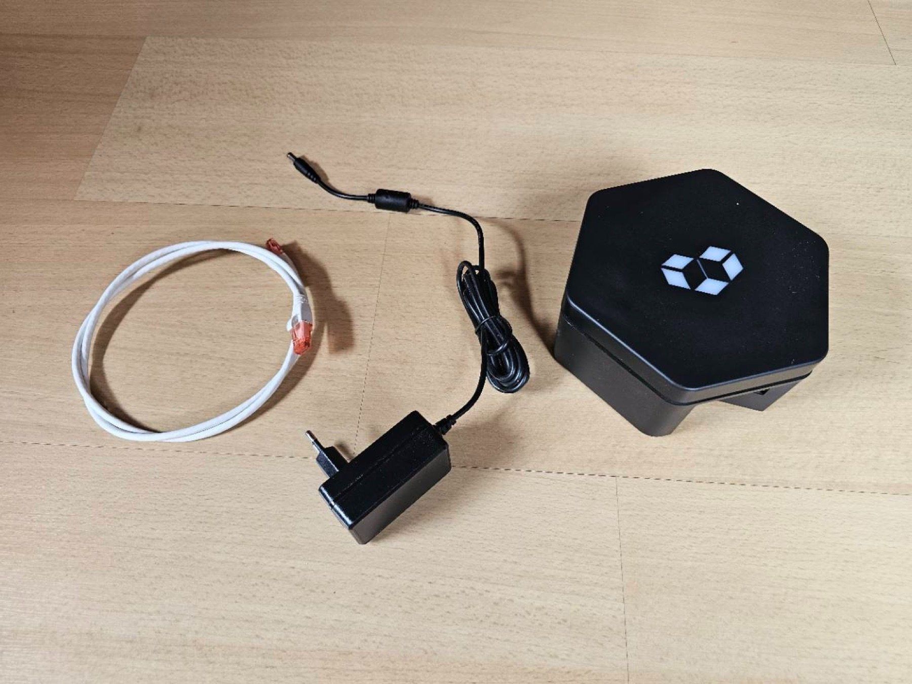 Harddisks: Cubbit Cell Crowdfunding Edition mit Netzteil & LAN-Kabel – Defekt aus Basel von Occasihaesli
