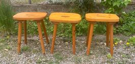 1960er Swiss Wooden Quadripod Hocker Kiefernholz