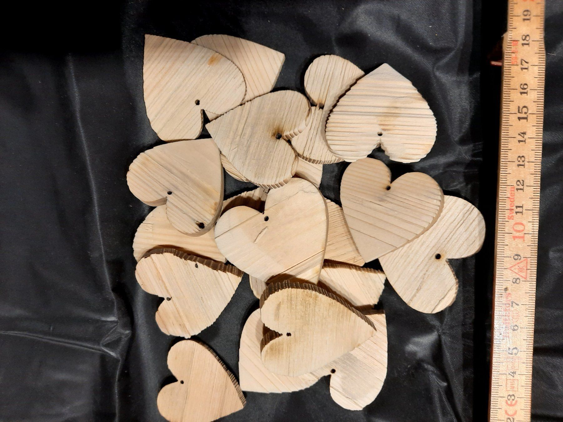 Holzartikel: Deko Holz Herzen 20 Stk. – Neu (gemäss Beschreibung) aus Widnau von Crewo 1