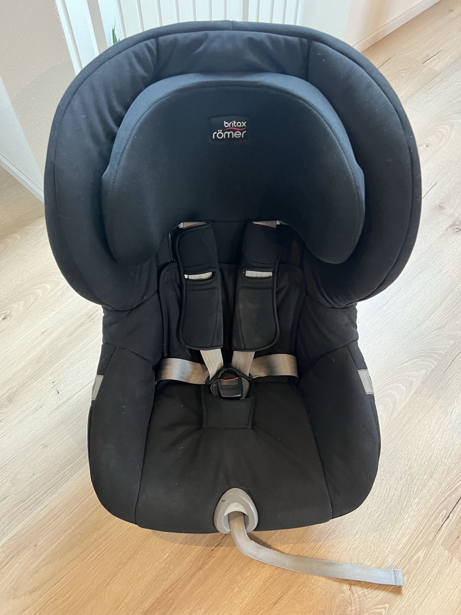 Britax Römer Seggiolini per auto: Britax Römer Kindersitz – Schwarz – Usato da Baldegg venduto da Nu08