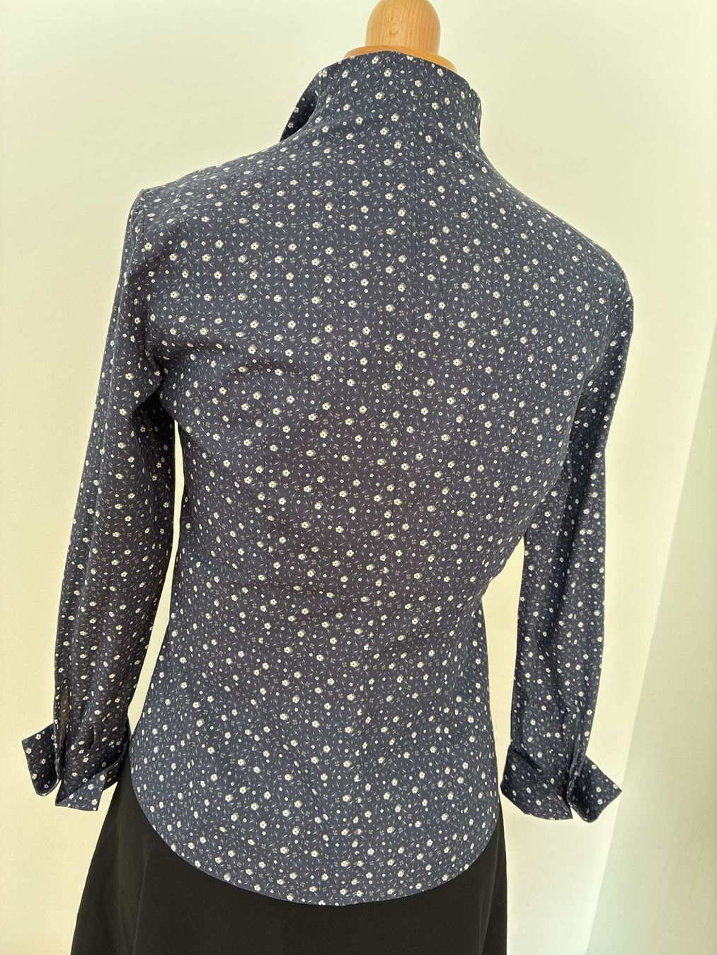 Camicette: Kelchkragenbluse von Herringbone Gr. 38 – Usato da Davos Platz venduto da nanigl 3