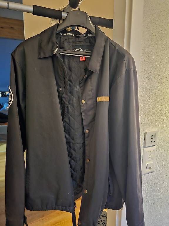 Giacche: Veste Saga – Usato da Semsales venduto da leg_h8lk