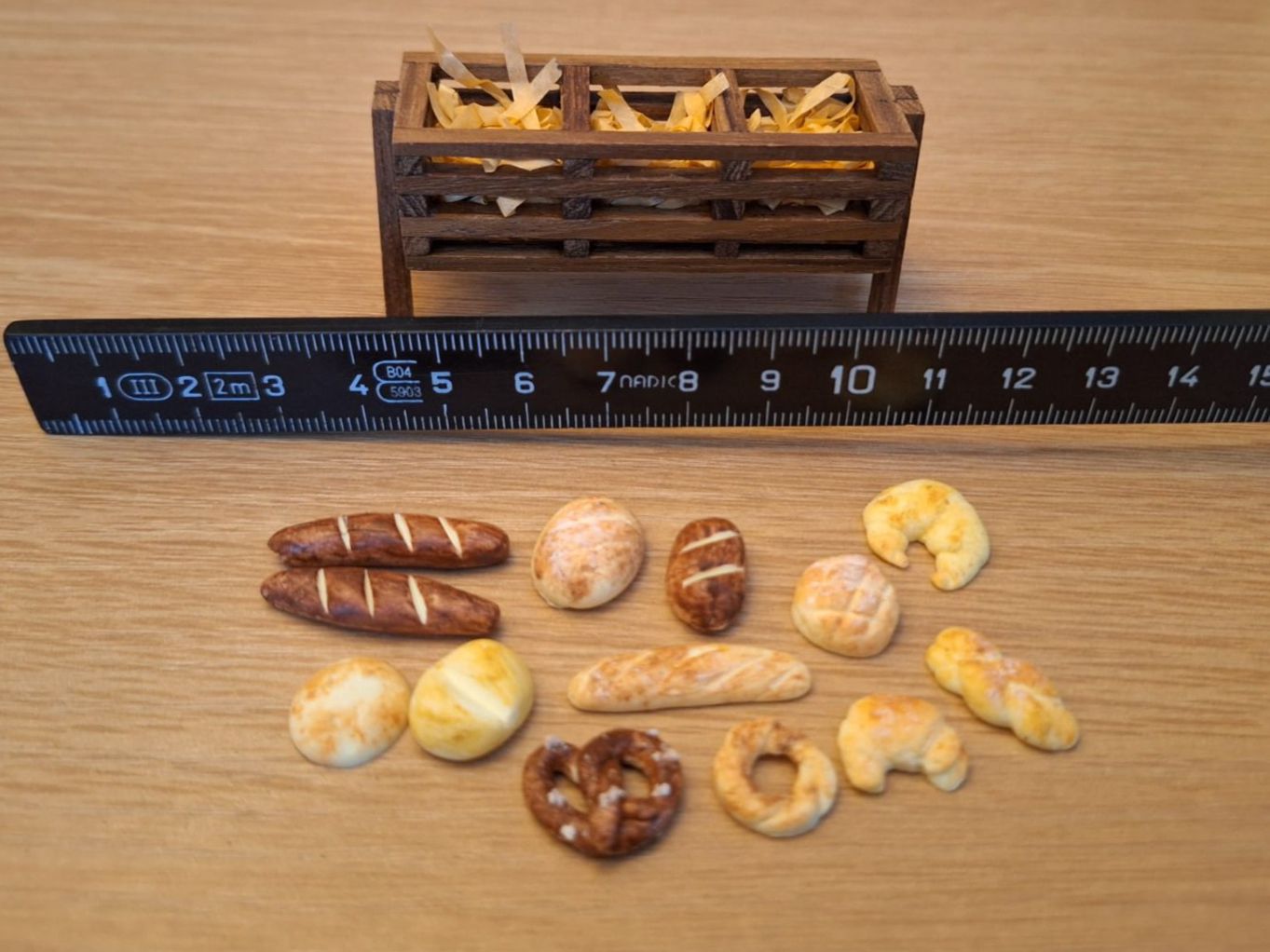 Case e mobili per bambole: Handmade Brot Gestell – Nuovo (secondo la descrizione) da Zürich venduto da HandmadeTinyFood 2