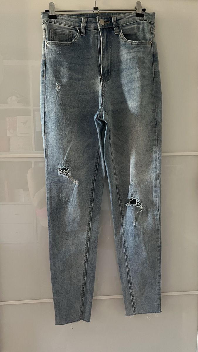 Jeans: Jeans mit Rissen Grösse 34 – Usato da Hochdorf venduto da lor_dk57