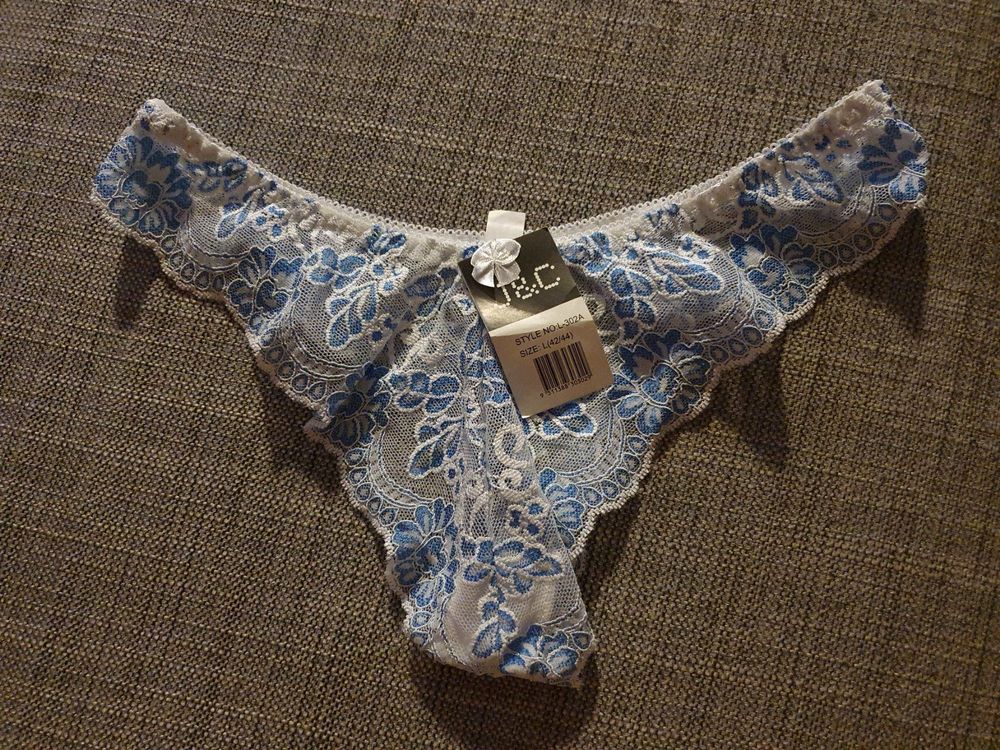 J&C String L (Neu und originalverpackt) in Grandval für CHF 2 – mit ...