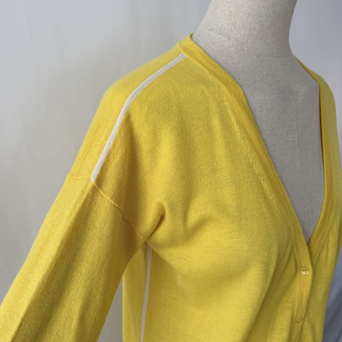 Akris Maglioni & Felpe: AKRIS Cashmere & Silk Cardigan – Nuovo (secondo la descrizione) da Emmen venduto da Avviivva_Com2023 2