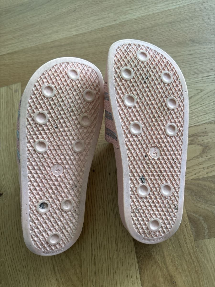 Adidas Scarpe per ragazze: Adilette Original, Grösse 37 (4) – Usato da Wohlen AG venduto da Michi761 3