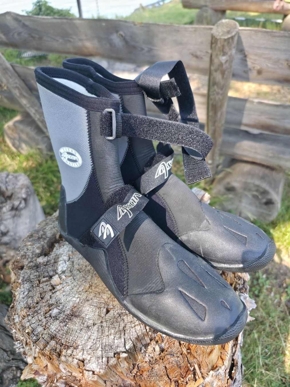 Surfboards & Schwimmbrette: surf schuhe – Neu und originalverpackt aus Diepoldsau von johannanton51