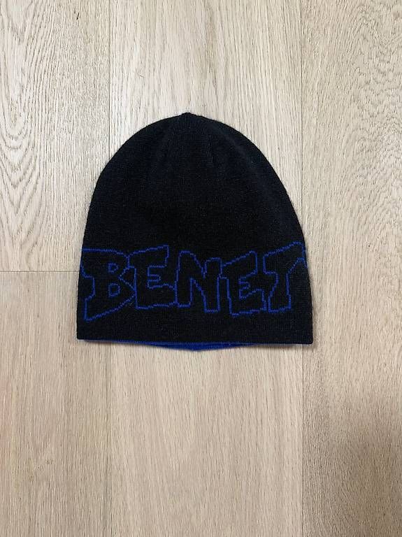 Chapeaux, bonnets & casquettes: Bonnets "mea culpa" et "Benette"  – D'occasion à Crans VD par SunDance20 2