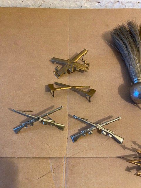 Schweizer Armee Uniformi: TSCHAKO ERSATZTEILE  CH ARMEE – Usato da Chur venduto da silbermon 1