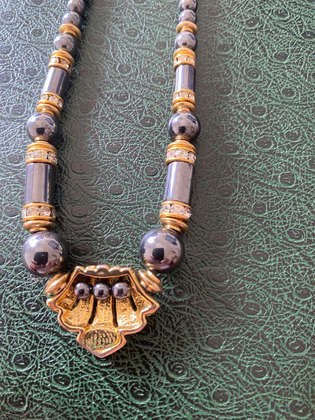Catenine: collier  vintage hématite – Usato da Fribourg venduto da Evita9Vintage 5