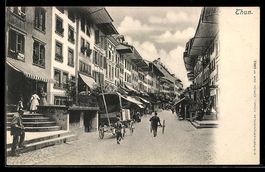 Thun, Strassenpartie mit Geschäften und