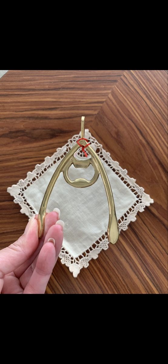 Küchengeräte: brass bottle opener, interesting design – Neu und originalverpackt aus Lausanne von oyu_hgg5 2