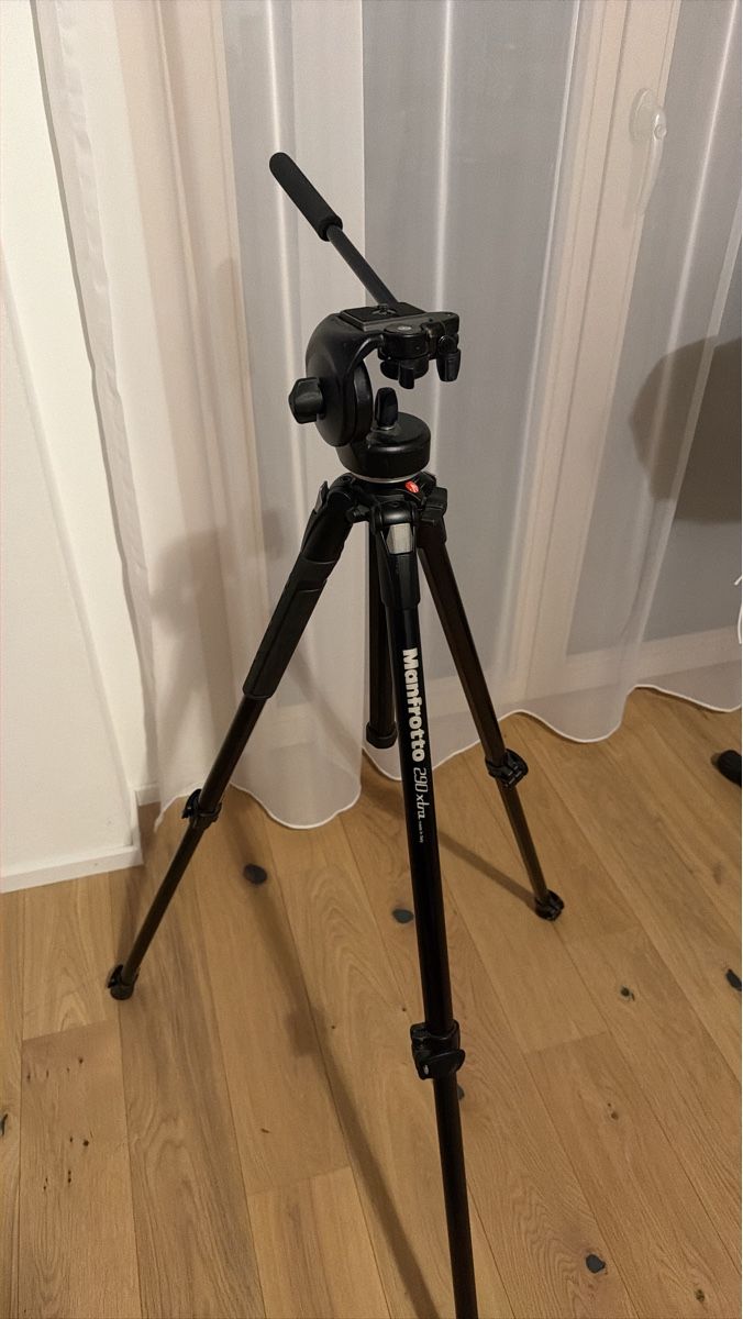 Manfrotto Stative & Stativköpfe: Manfrotto 290 Xtra Stativ gebraucht – Gebraucht aus Neschwil von mch_kvt2