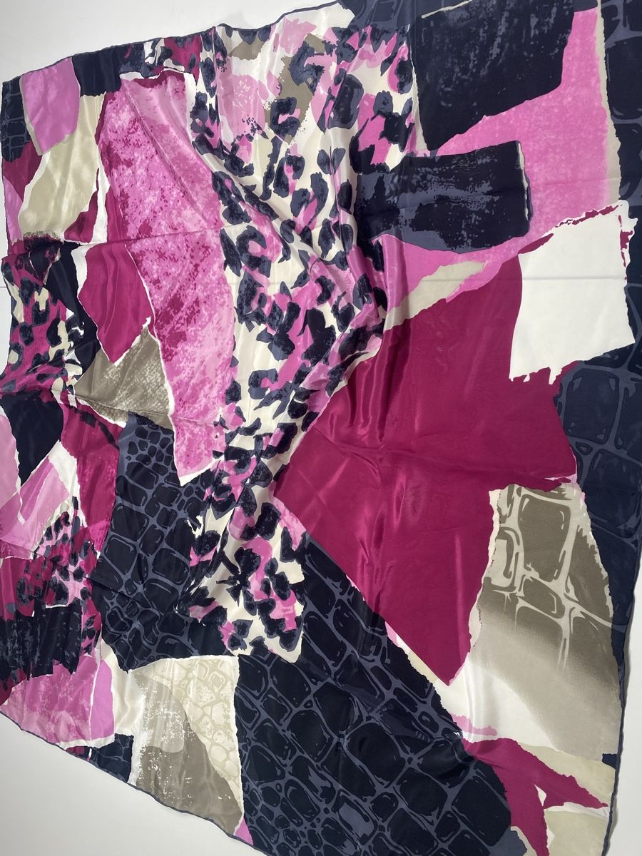 Foulards, Tücher & Schals: Seiden Foulard 🌸 – Gebraucht aus Opfikon von Luis144 3