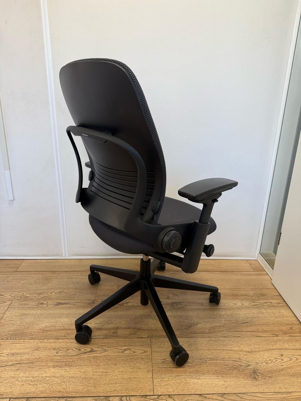 Steelcase Chaises: Refurbished Steelcase Leap V2 Full Option Anthracite – D'occasion à Purmerend par Offeco 4