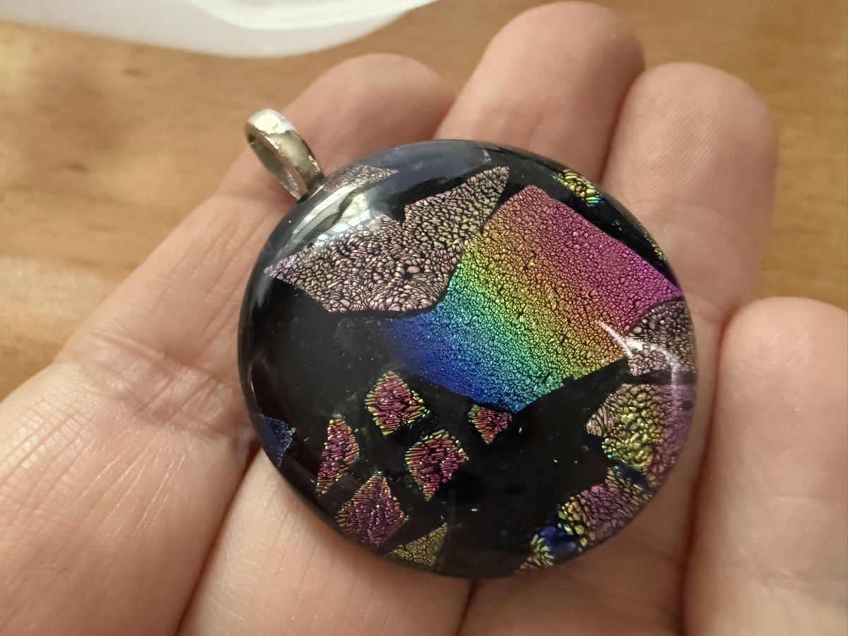 Ciondoli: Glasanhänger mit Regenbogenreflexen – Usato da Lamone venduto da LaCantinaMagica 5