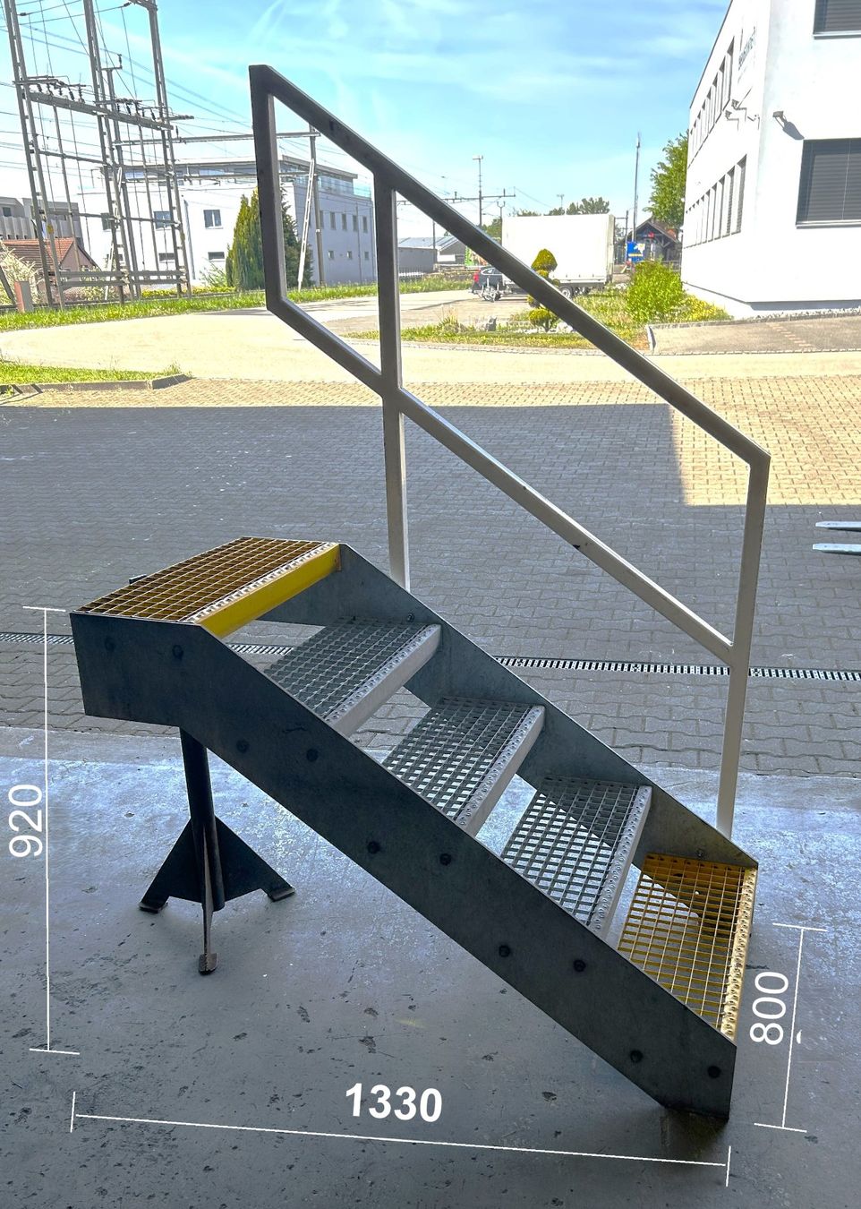 Scale: Metalltreppe mit Geländer – Usato da Sins venduto da inf_s5yv