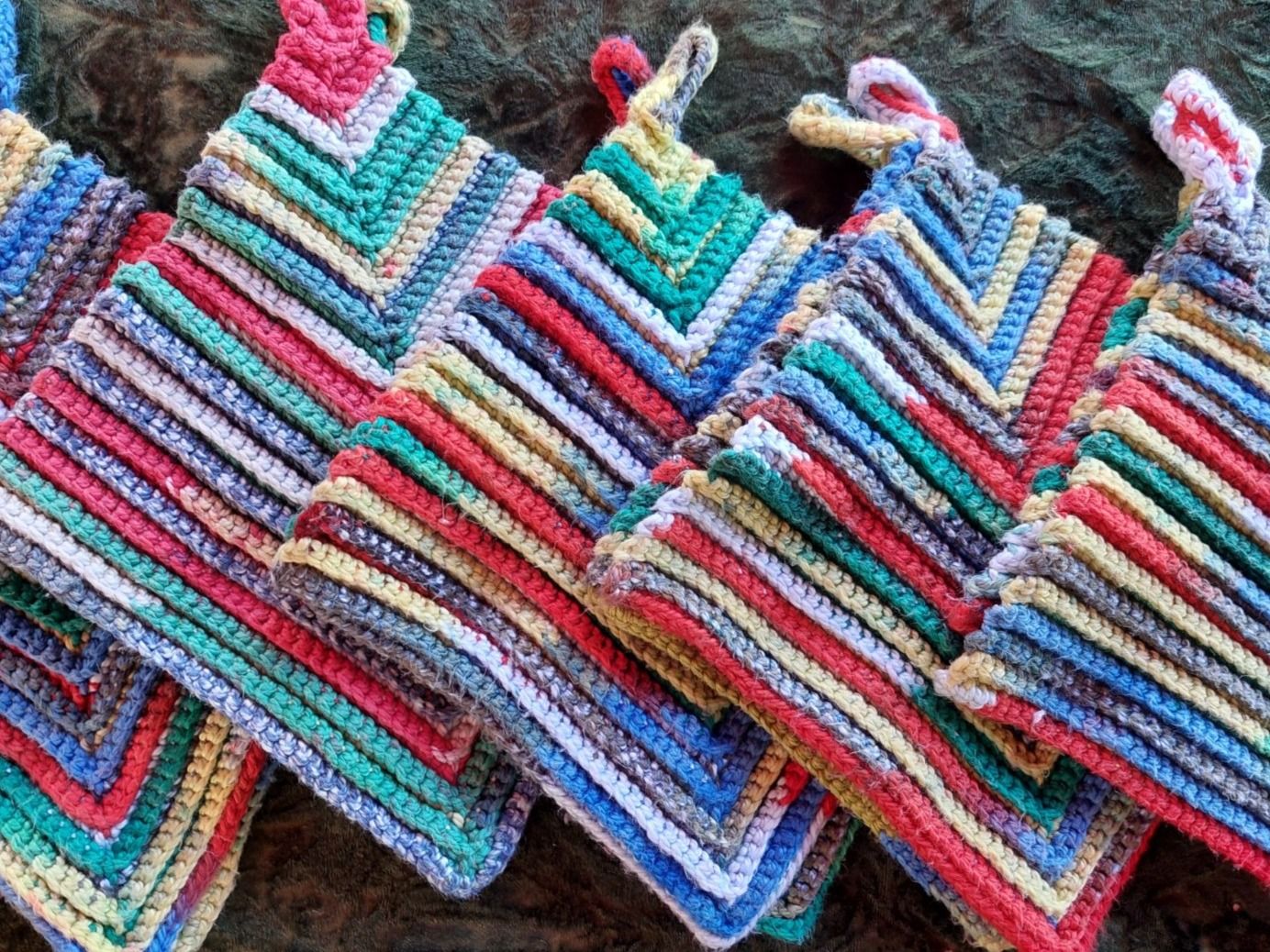 Grembiuli: 5 PAAR TOPFLAPPEN – Nuovo (secondo la descrizione) da Huttwil venduto da Kunterbuntli