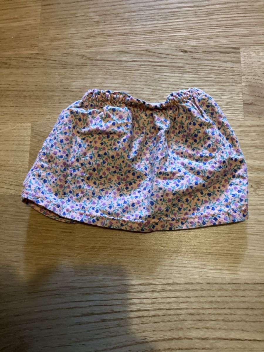 Bambole: Dolls Floral Skirt. Excellent Condition. – Usato da Zürich venduto da papperlapapp1