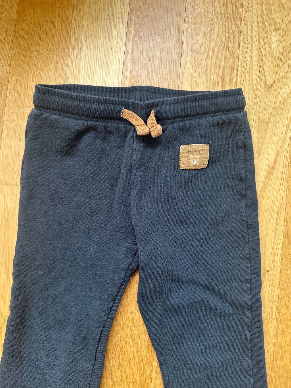 Pantaloni: Coole, bequeme Jogginghose, Grösse 98 – Usato da Unterägeri venduto da StefanGekko 1