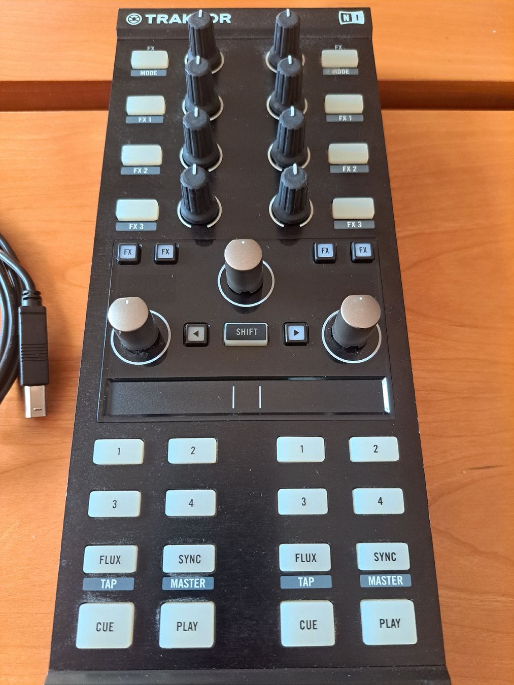 Traktor Mischpulte: Traktor Kontrol X1 MK2 DJ Controller USB guter Zustand – Gebraucht aus Berikon von joker1972 4