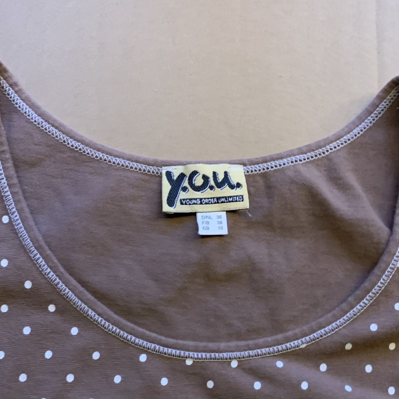 Top: Braunes Tanktop mit Polka-Dots – Usato da Chalais venduto da Decoarts.art 3