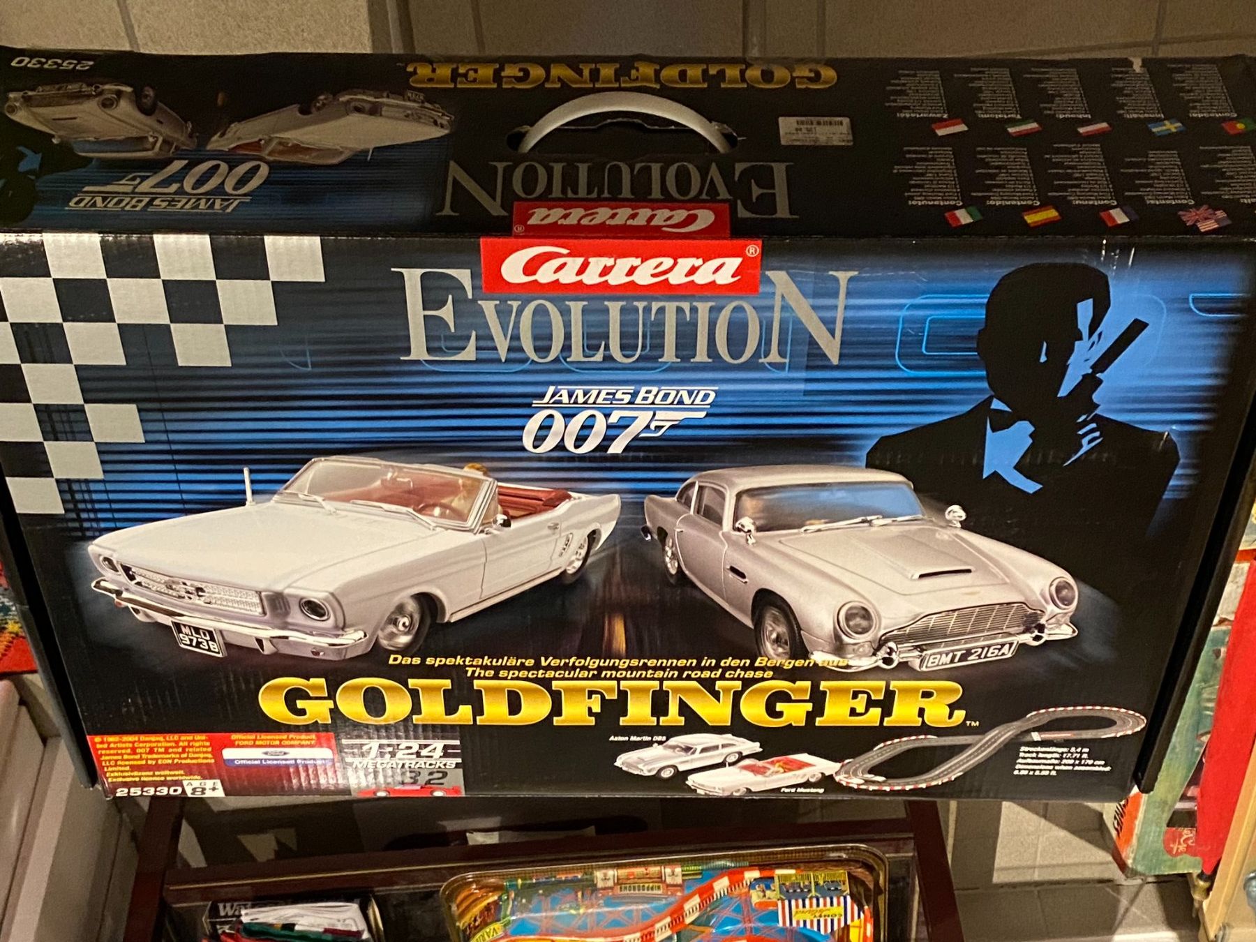 Carrera Piste: Boîte Carrera Evolution Goldfinger 007 1/32 (No Scalextric) – Nuovo e nell'imballaggio originale da Grand-Lancy venduto da Kimplay