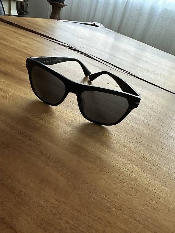 Brillen & Gläser: Prada Sonnenbrille  – Gebraucht aus Stans von go__hh9x